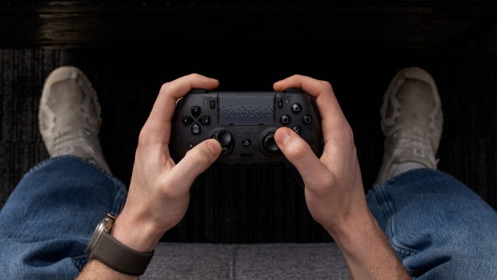 SCUF Omega : la manette PS5 premium qui veut séduire les joueurs compétitifs